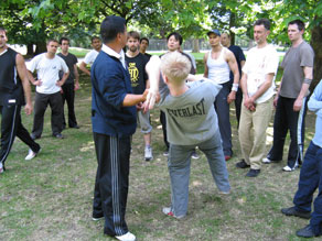 He Jinbao explains details of a seizing-grasping (qinna) technique